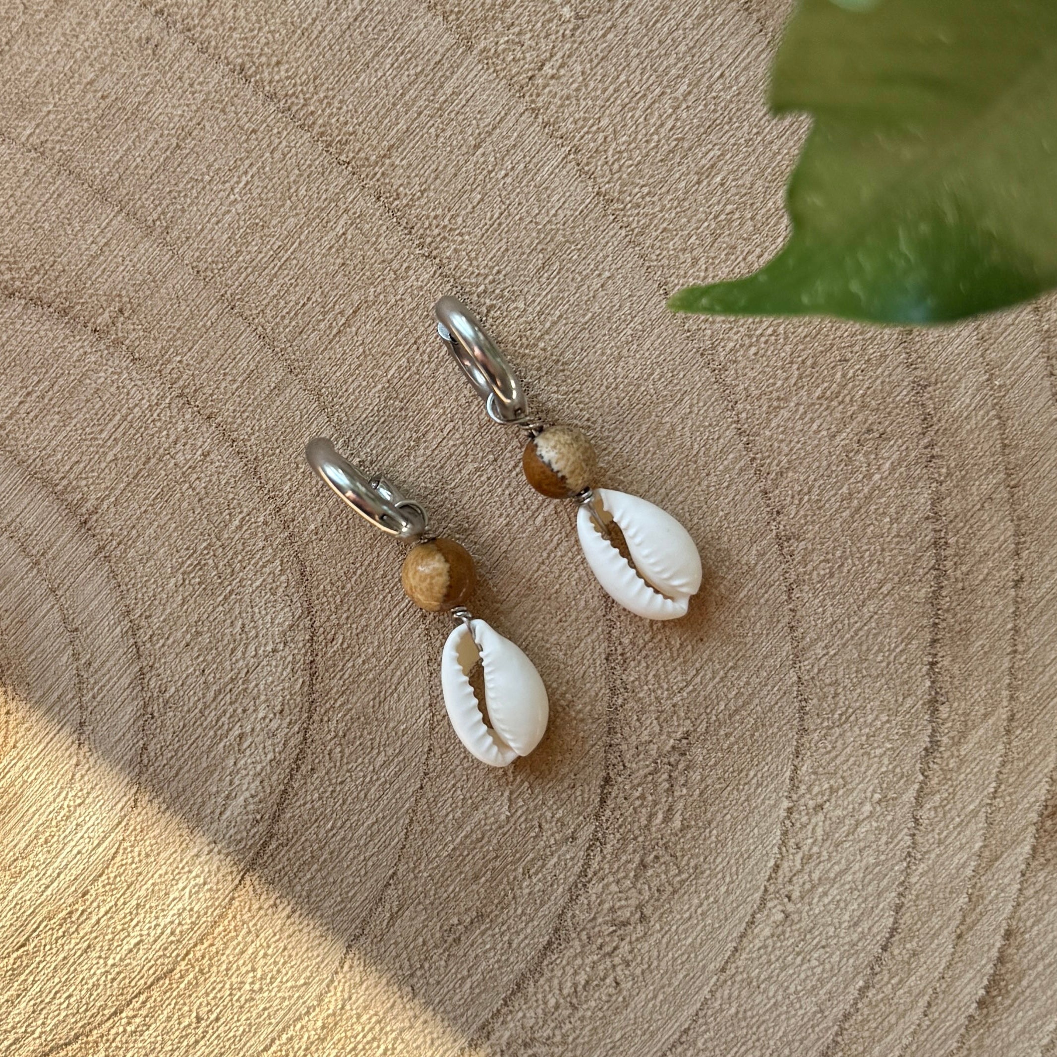 Ohrringe Creolen mit Muschel und Jaspis