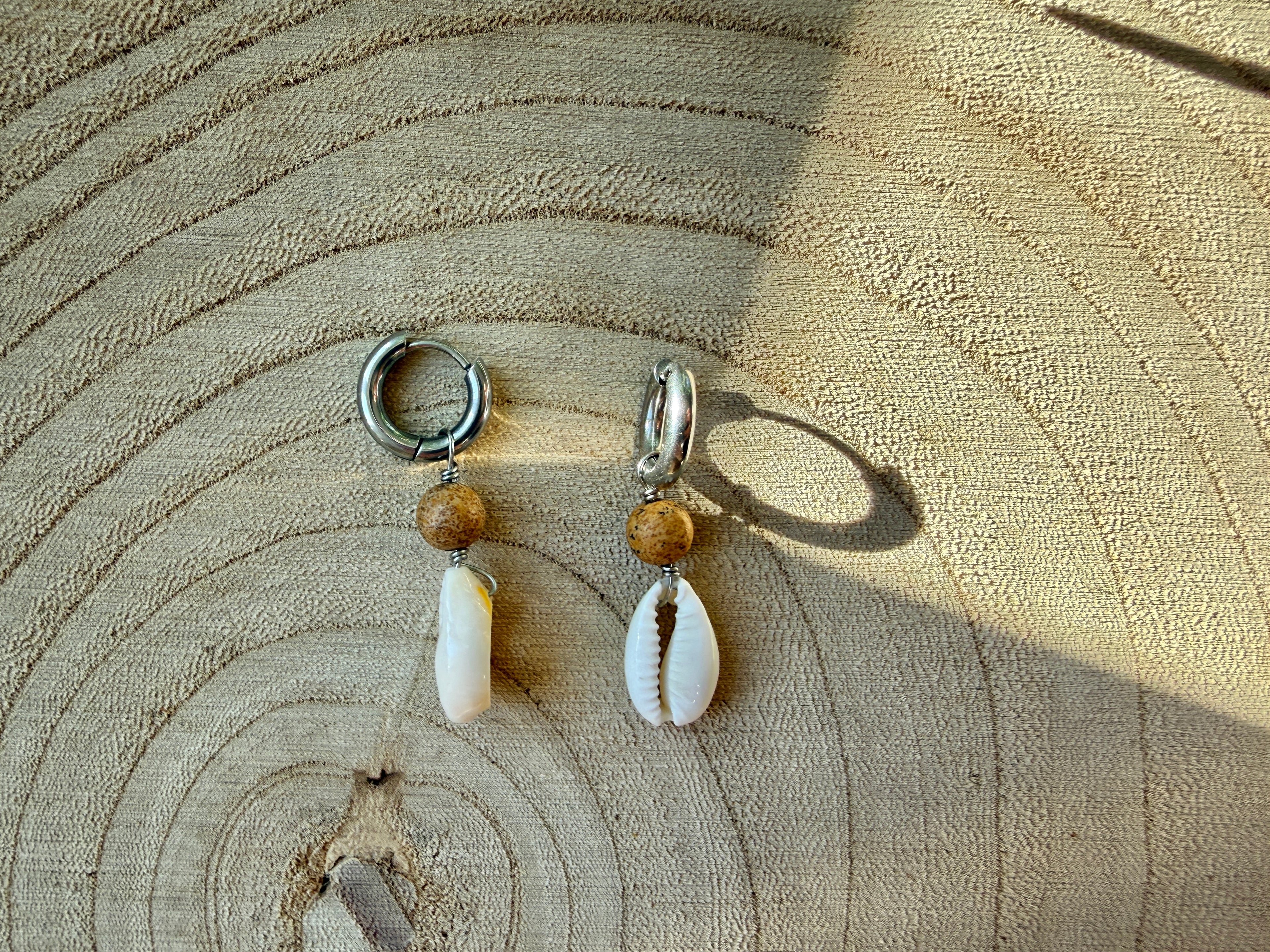 Ohrringe Creolen mit Muschel und Jaspis