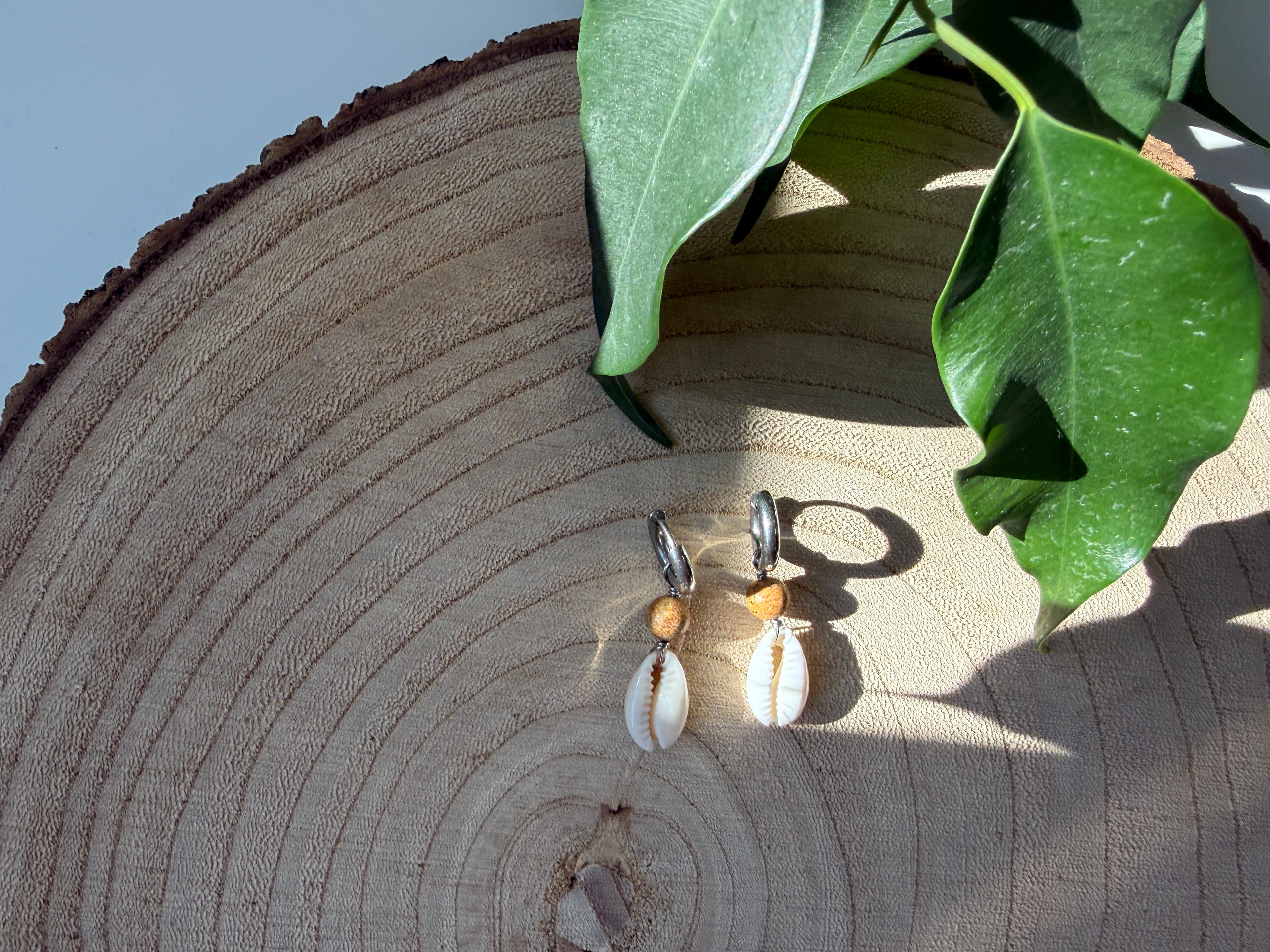 Ohrringe Creolen mit Muschel und Jaspis