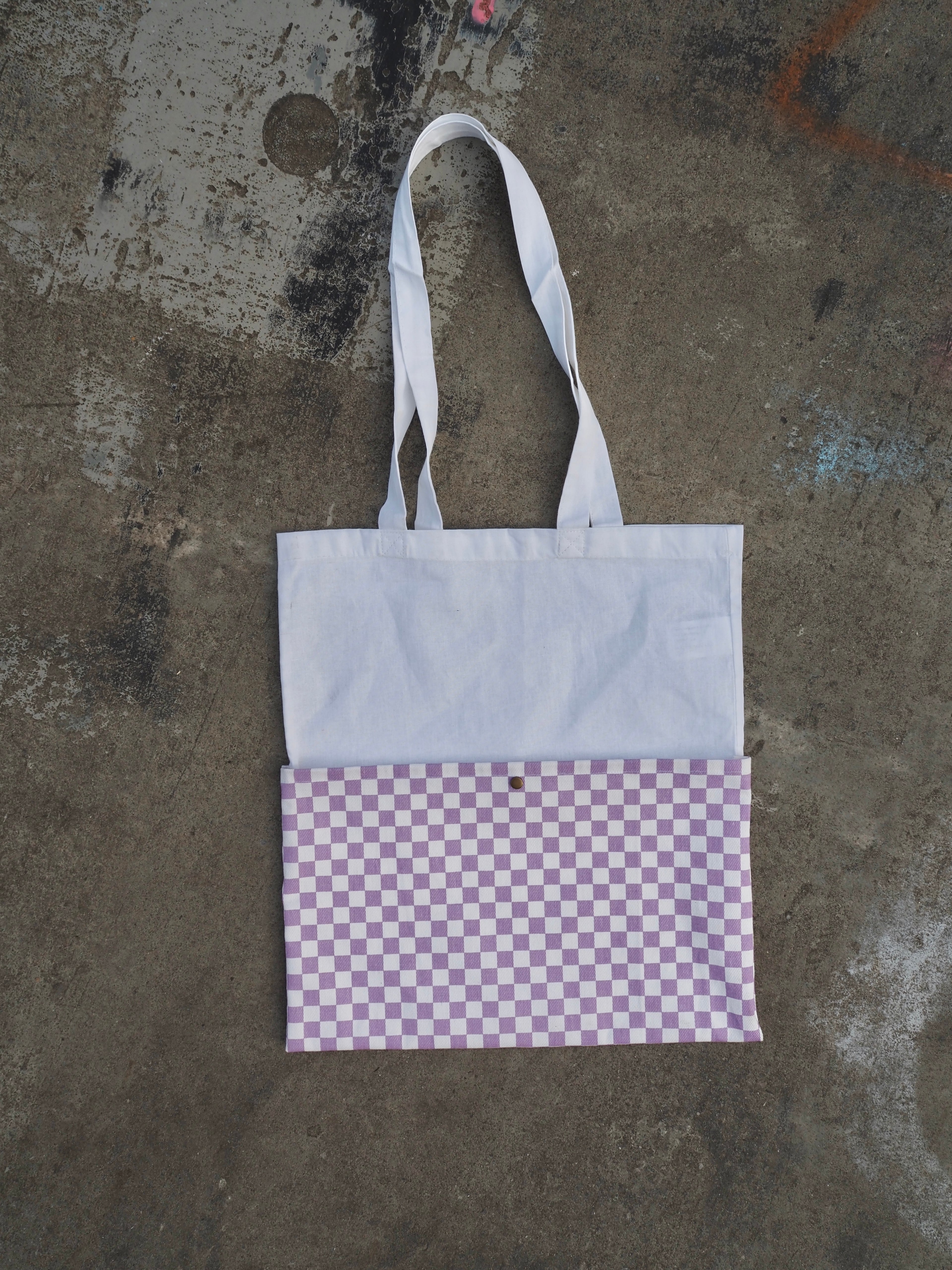 Tragetasche Jutebeutel mit Seitentaschen Checker-Muster (lila)