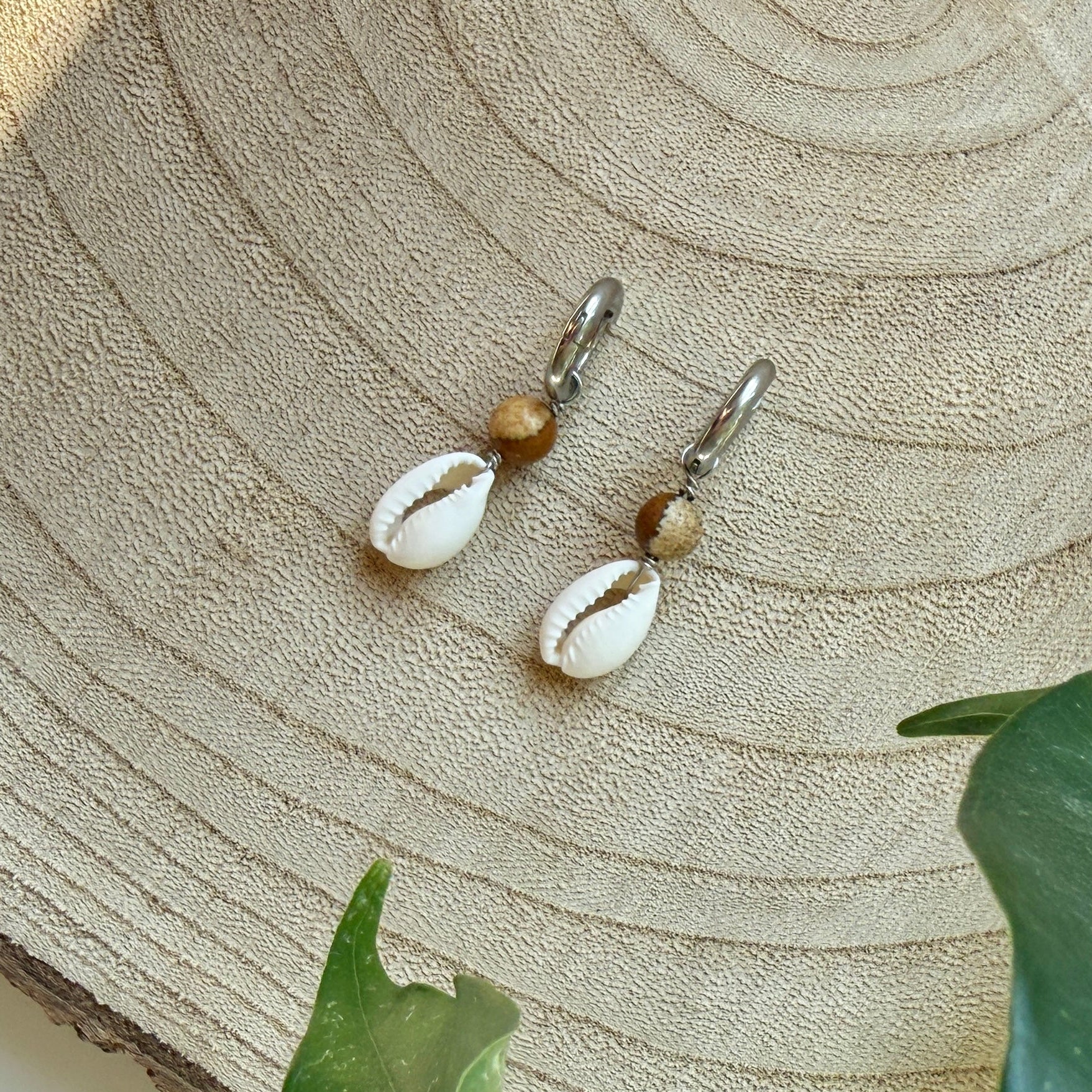 Ohrringe Creolen mit Muschel und Jaspis