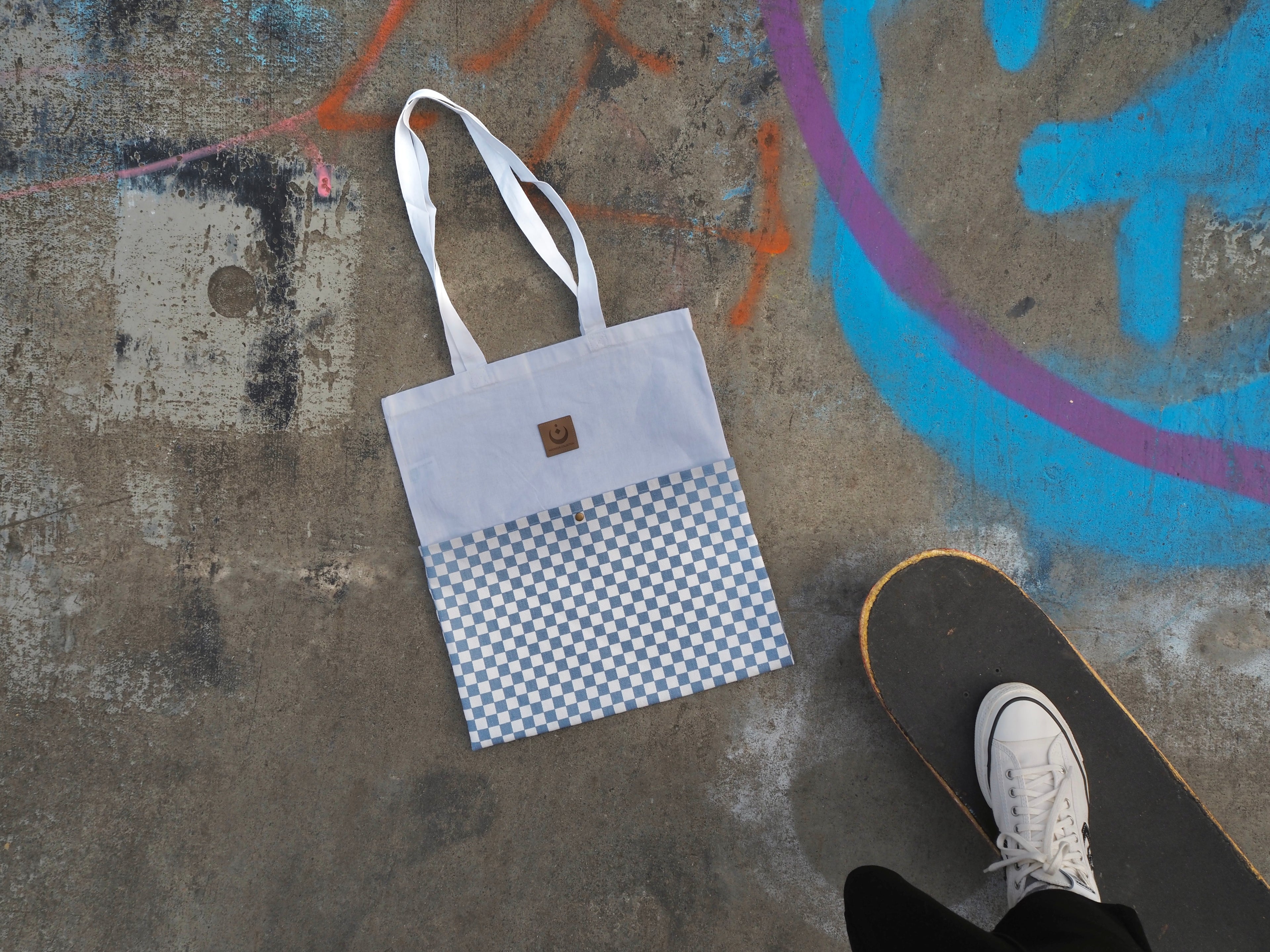 Tragetasche Jutebeutel mit Seitentaschen Checker-Muster (blau)