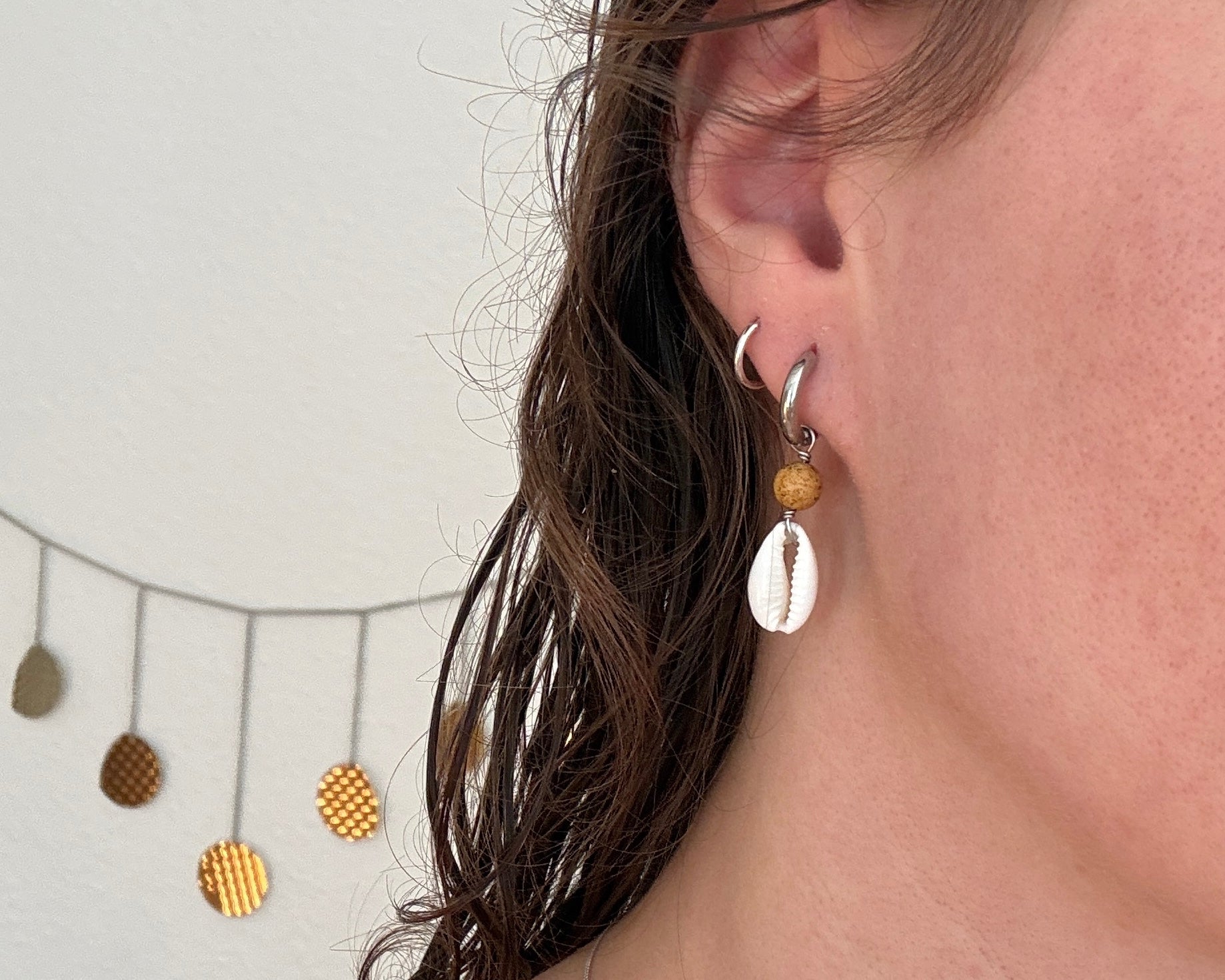 Ohrringe Creolen mit Muschel und Jaspis