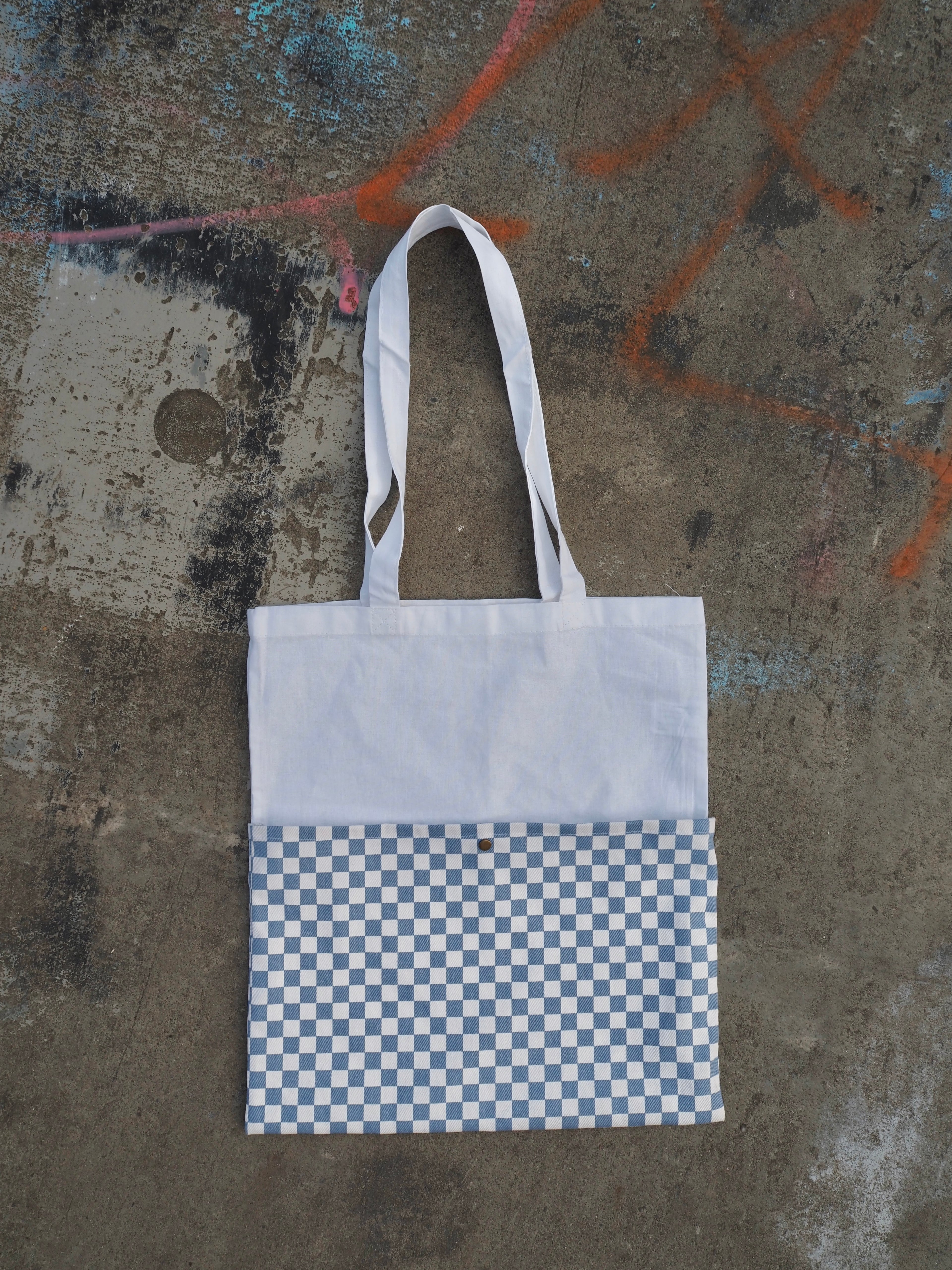 Tragetasche Jutebeutel mit Seitentaschen Checker-Muster (blau)