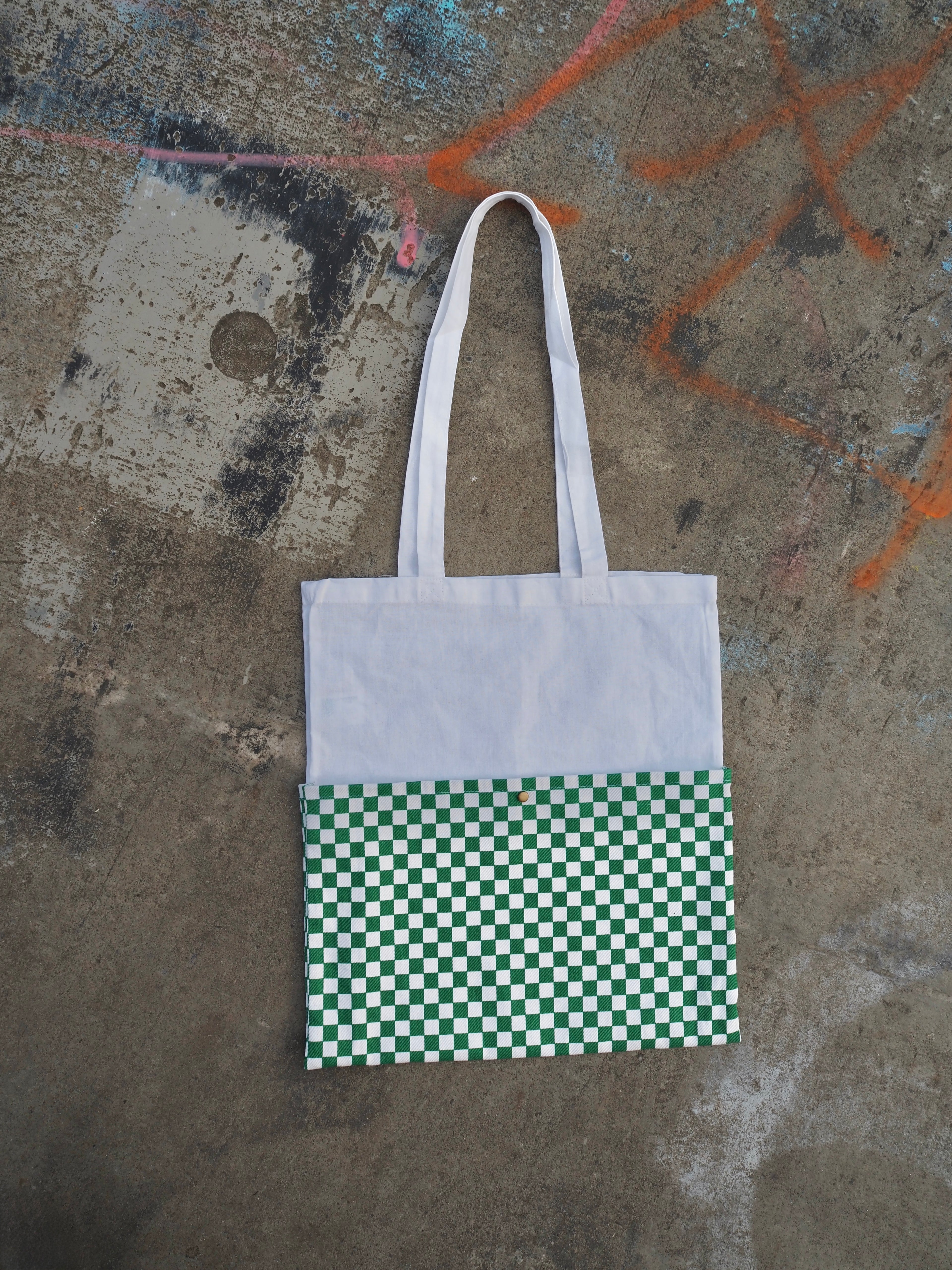 Tragetasche Jutebeutel mit Seitentaschen Checker-Muster (grün)