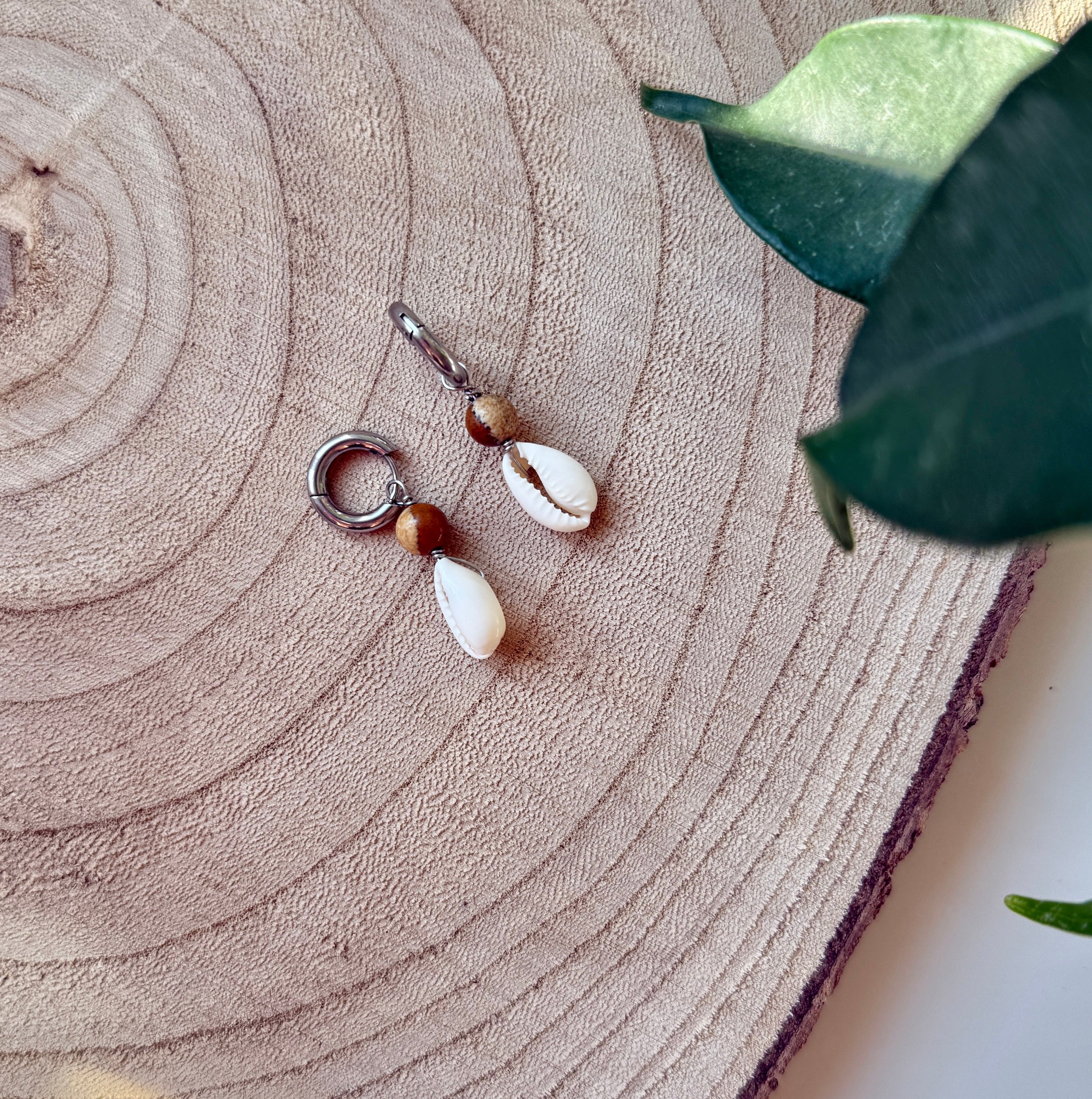 Ohrringe Creolen mit Muschel und Jaspis