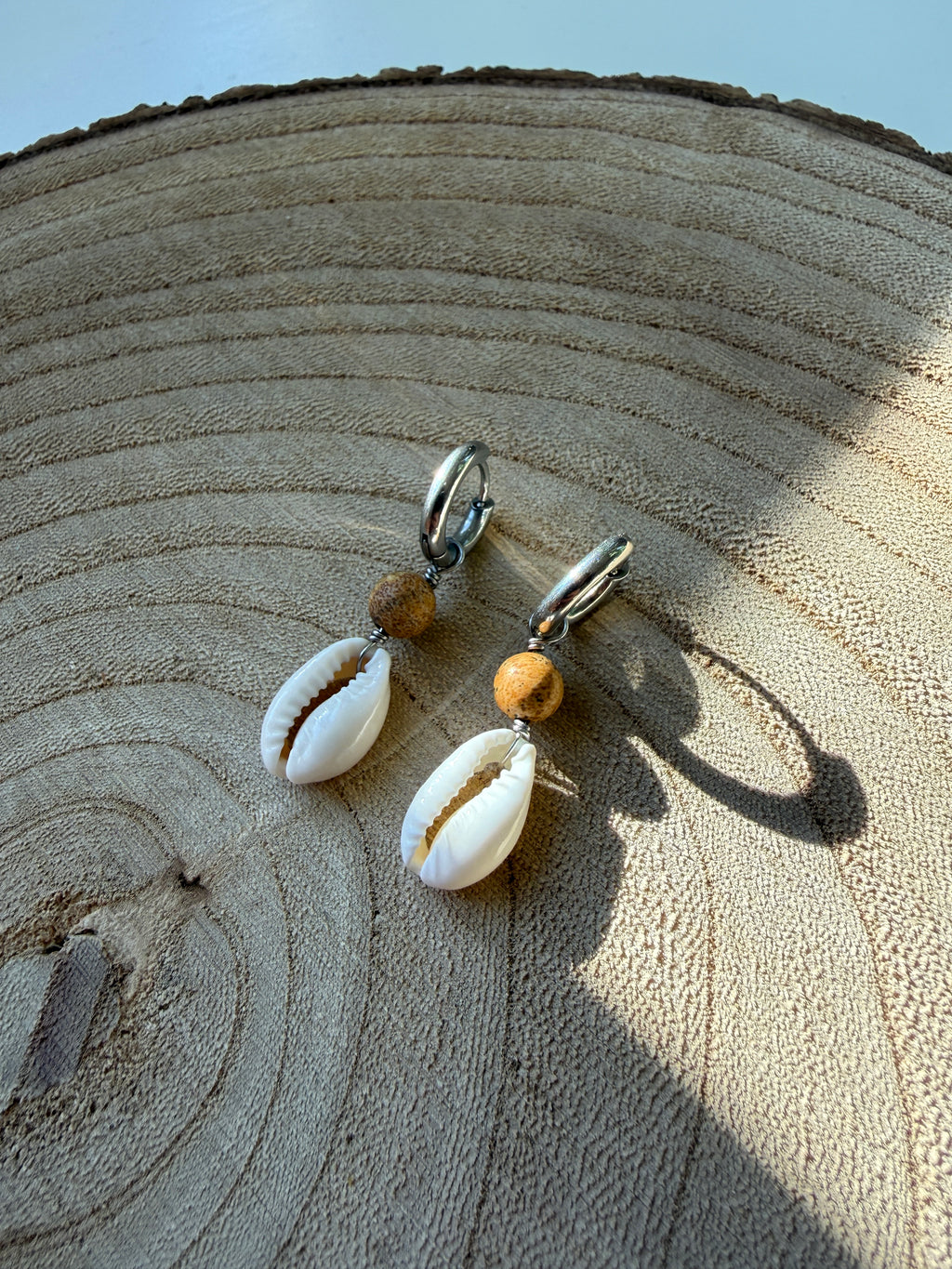 Ohrringe Creolen mit Muschel und Jaspis