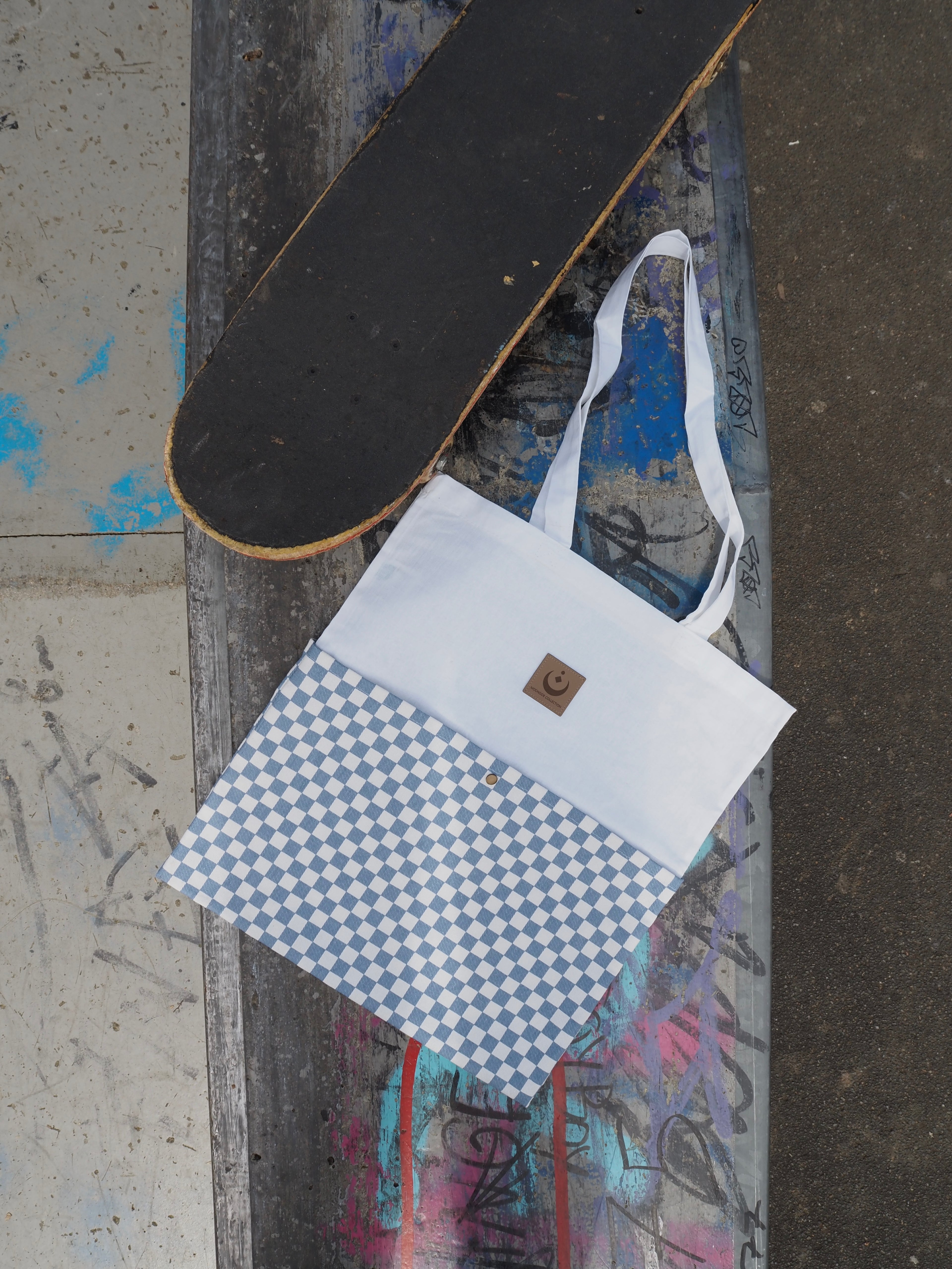 Tragetasche Jutebeutel mit Seitentaschen Checker-Muster (blau)