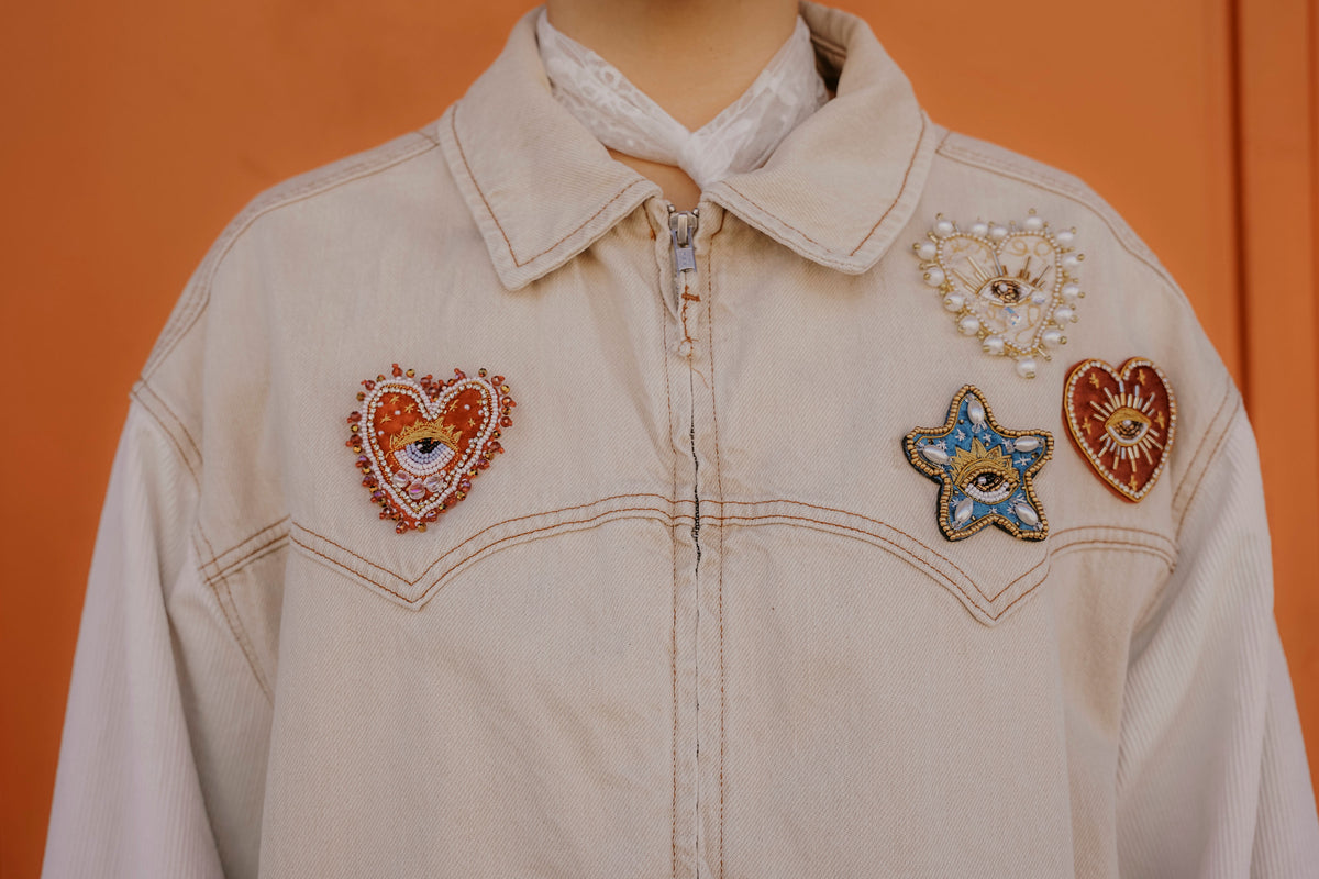 Collegejacke Jeansjacke mit bestickten Patches in Herz- und Sternform
