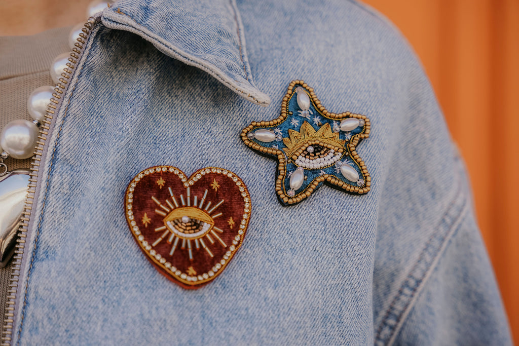Bestickte Patches Herz und Stern auf Boho Jeansjacke