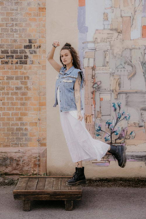 Boho Outfit Inspo mit vintage Jeansweste