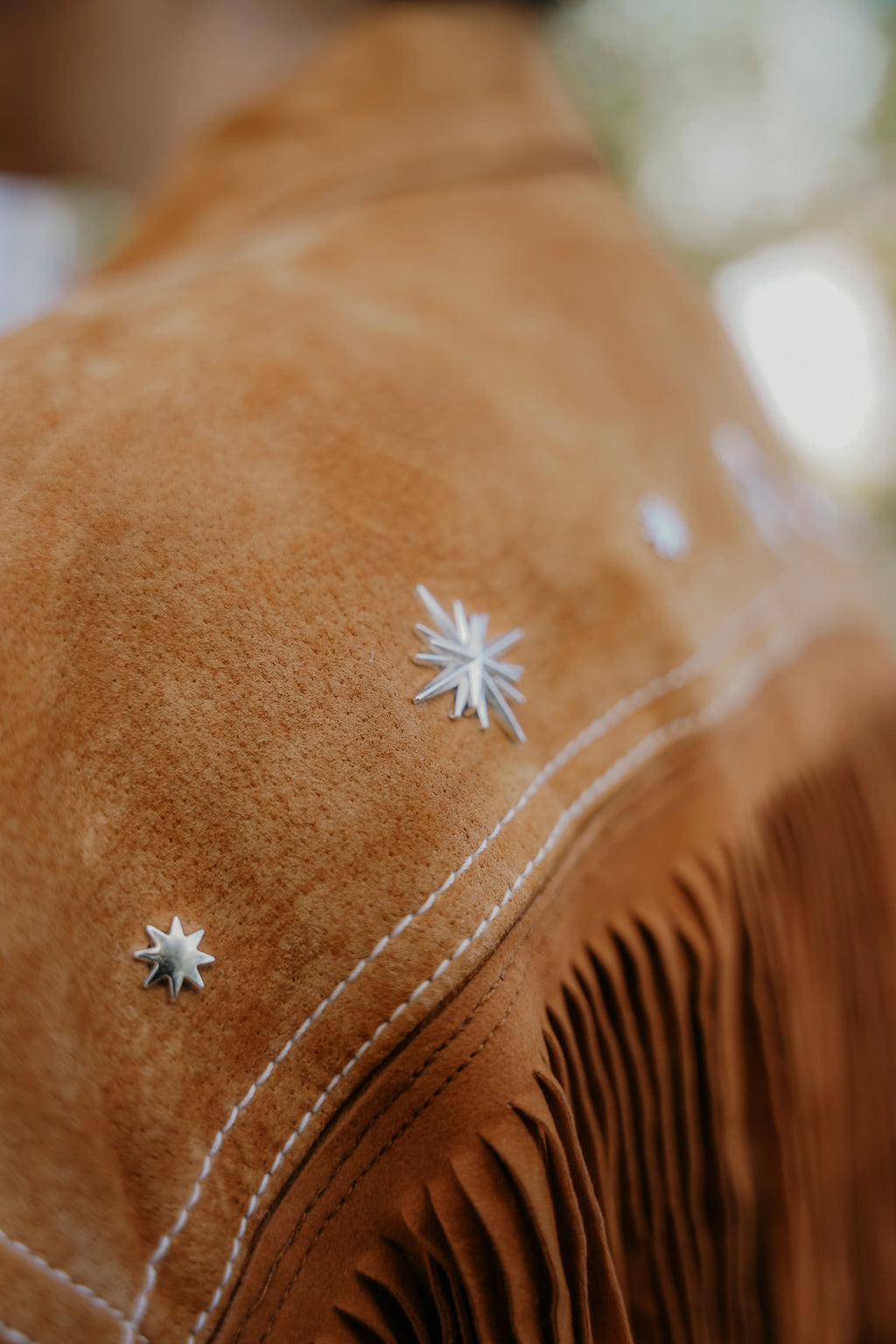 Vintage Wildlederjacke mit Fransen und Stern-Nieten in Silber Details