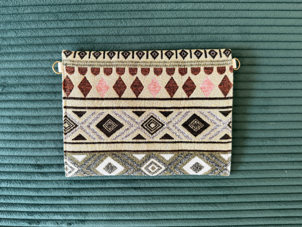 Rückseite einer kleinen Tasche mit Boho-Muster