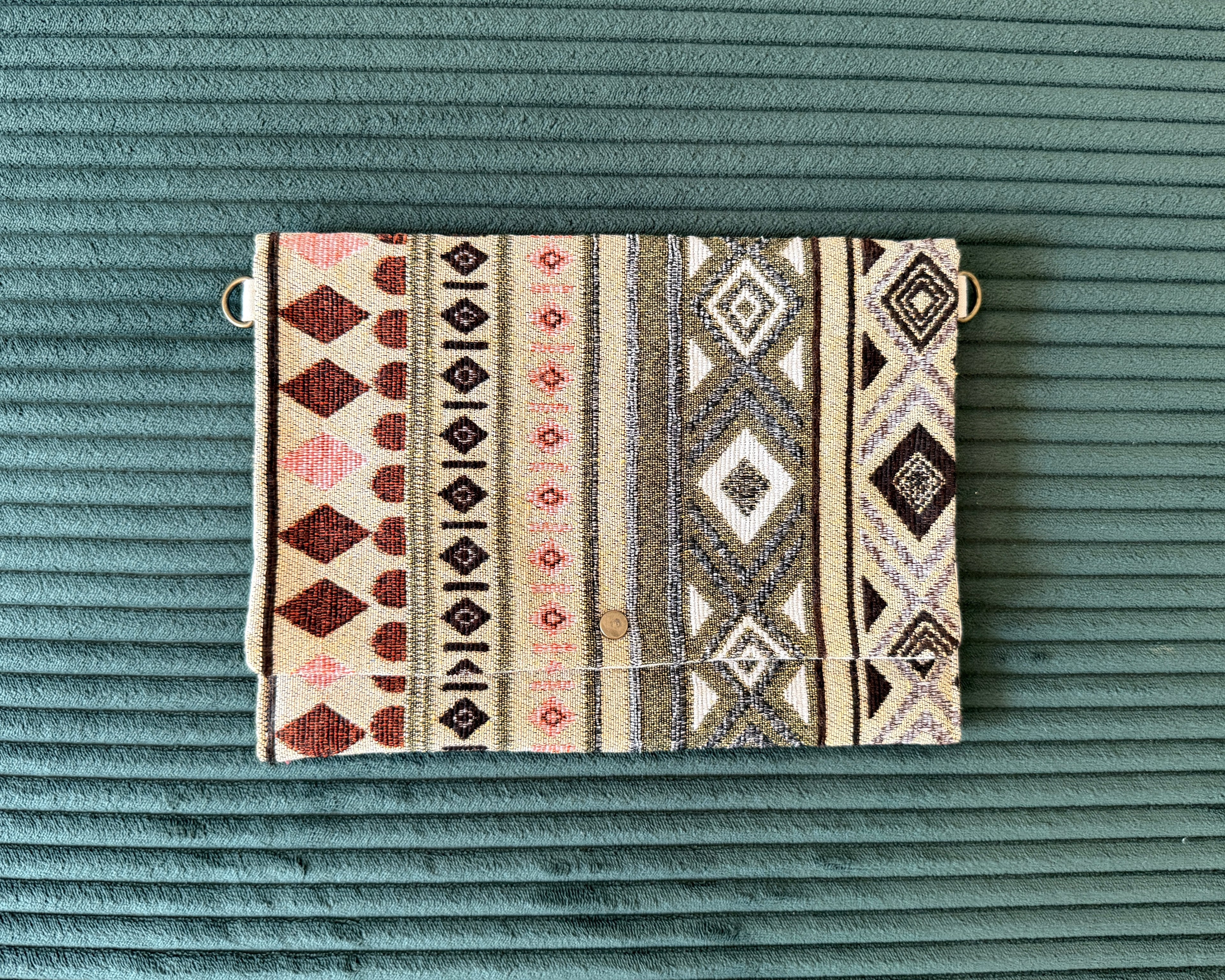 Vorderseite einer kleinen Tasche mit Boho-Muster